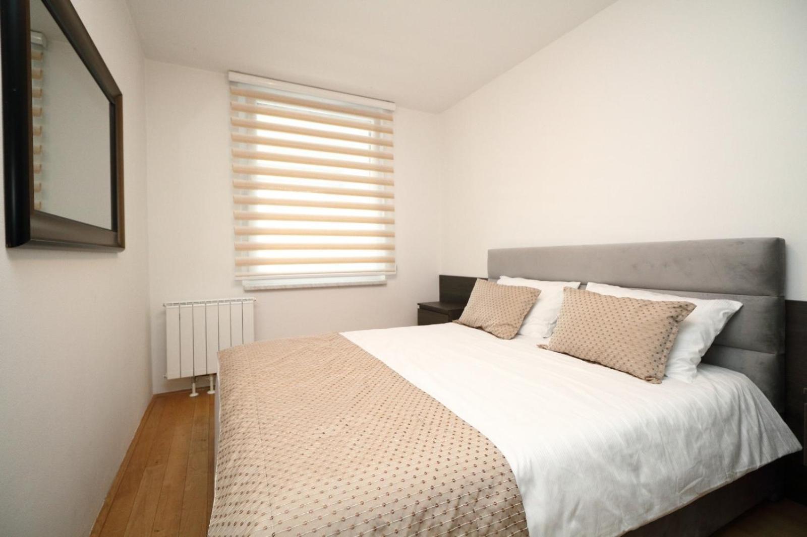 Franca A2-parking Garage Apartment *