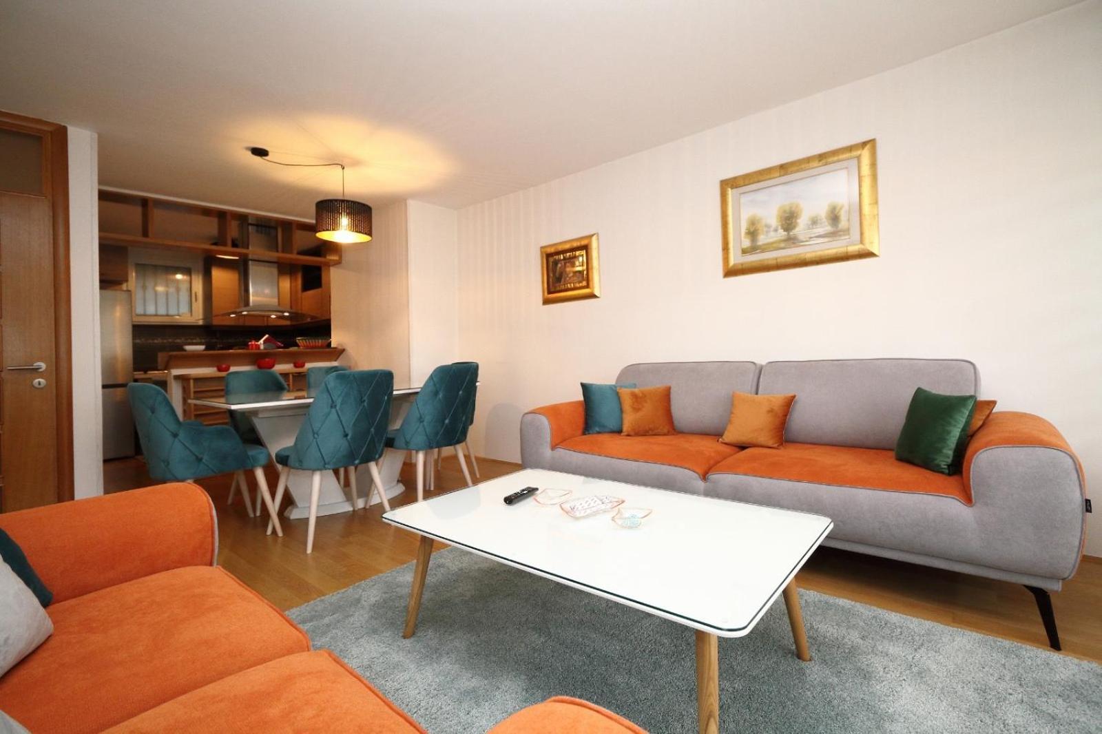 Franca A2-parking Garage Apartment *